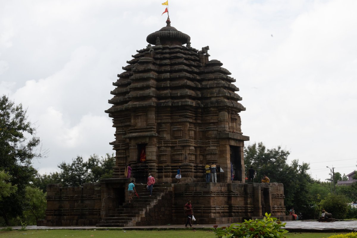 TapaswinMishra's tweet photo. AICTE INTERNSHIP DAY-02(17/7/2022)
Jal Dharohar Sanrakshan
Team: Odisha University of Technology and Research, Bbsr
Visited the assigned site, i.e, Bhaskareswar Temple and captured the essence of the temple city.
#MissionAmritSarovar https://t.co/uYpFnUQbCb