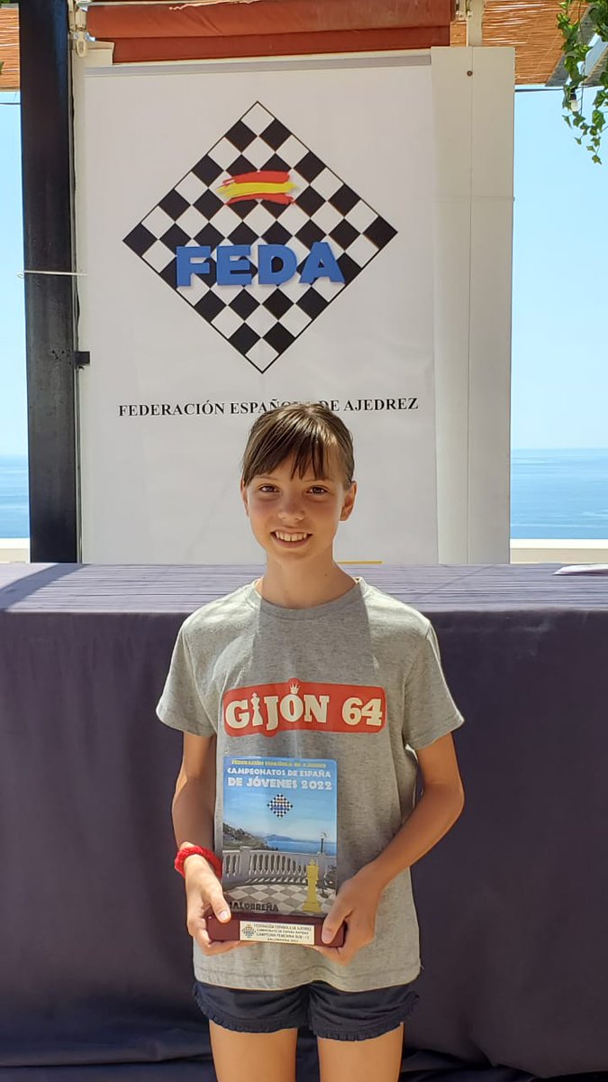 GijOn64oficial's tweet photo. ¡Sí, sí, sí! ¡Alina es CAMPEONA DE ESPAÑA sub12 @AjedrezEspanola!
Enorme éxito, no hay nadie que lo merezca más que ella tras unos meses tan difíciles @PDMGijon @deporteASTUR_ @DeportesCopeA @lanuevaespana
@elcomerciodigit https://t.co/ah9WcNUuRe