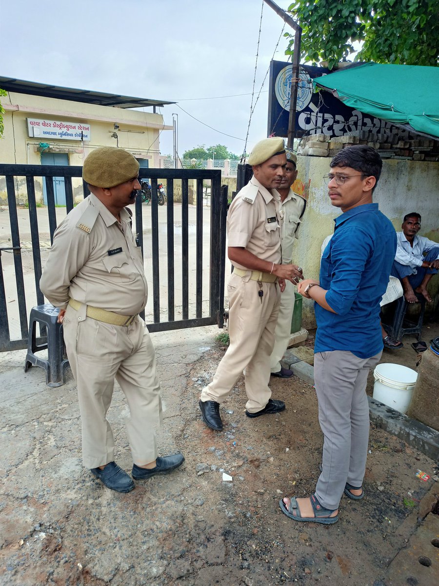 Tirthraj1920's tweet photo. We are passionately working at Water Body on Sundays for Mission Amrit Sarovar
#MissionAmritSarovar
#Vatvavillagelake
#asoit
#aicteinternship
#moHUA https://t.co/joqevkAW3X