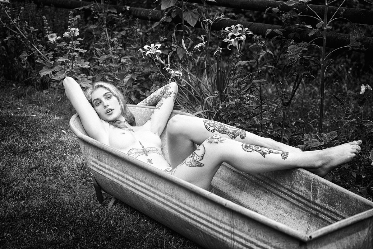 JanDeveraPhoto's tweet photo. Summer refreshment 😜
#summertime #HotWeather #shower #tube #bwphoto https://t.co/DpwMIDgCxB