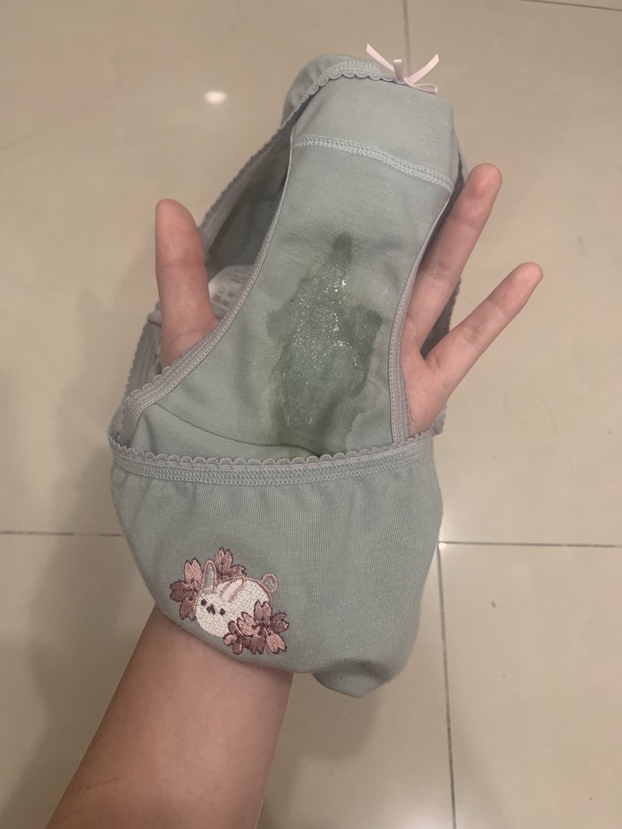 niuniu_123's tweet photo. 穿兩天 味道聞起來蠻騷的
售$500 運費$60
先搶先贏😝
#原價400穿兩天是600
#甜甜價😘
#牛牛原味 https://t.co/7PIr4FrBqO