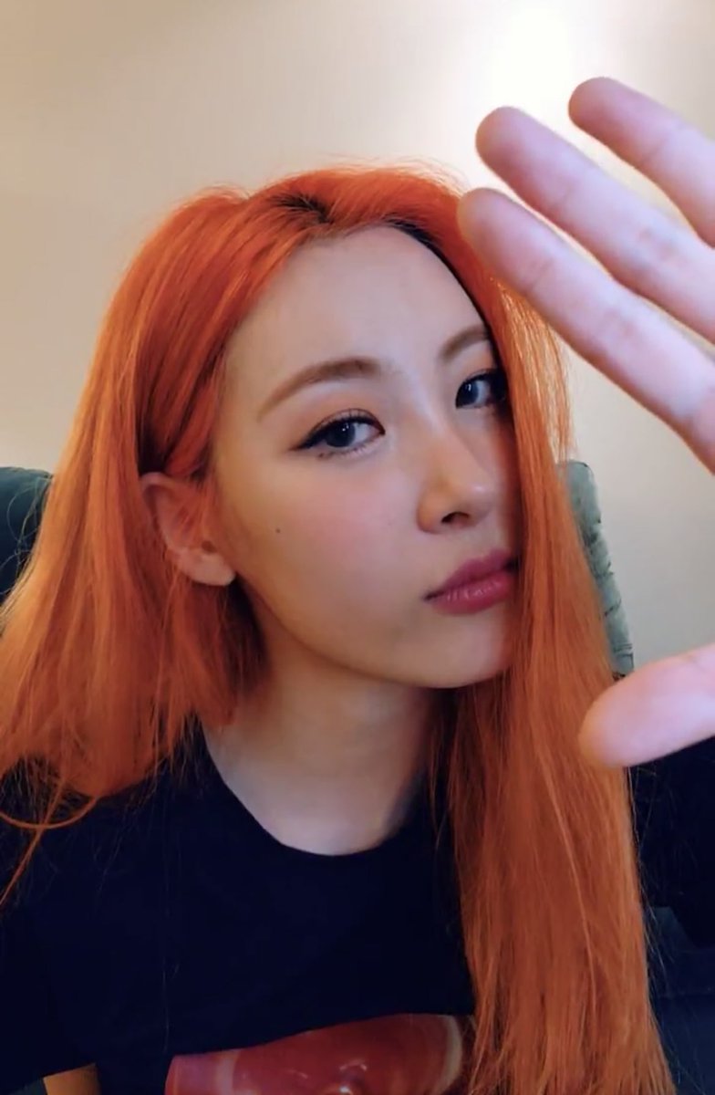 우런니 얼굴 진짜 신기해...
어떻게 이렇게 생겼을까... 
완벽 그 자체... 감탄 또 감탄... 🤦🏻‍♀️