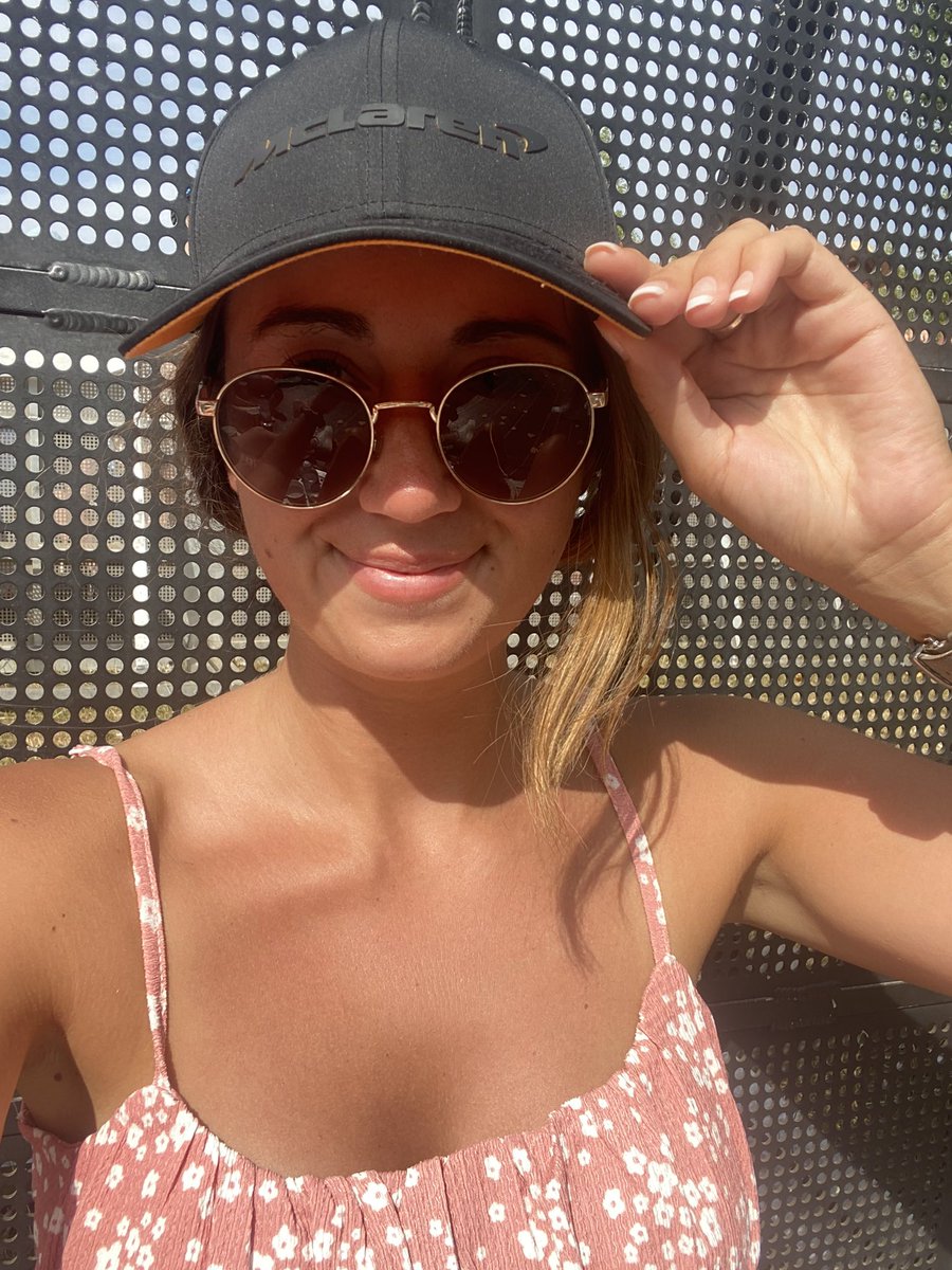 amberrr_ARH's tweet photo. Seen plenty of @McLarenF1 hats at @george_ezra 🧡

#fanslikenoother #mclarenf1 https://t.co/J4CnjQy4l0