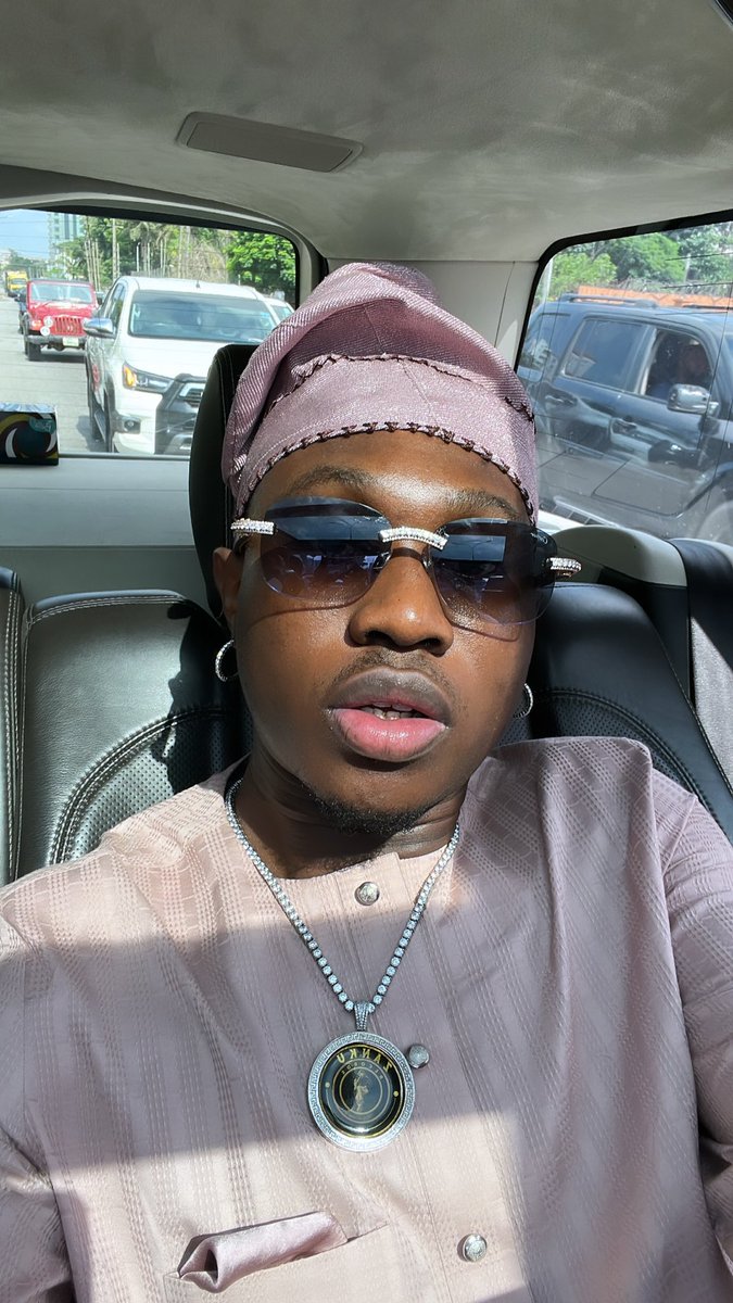 Zlatan_Ibile's tweet photo. 😘 https://t.co/RvRJEKbyEX