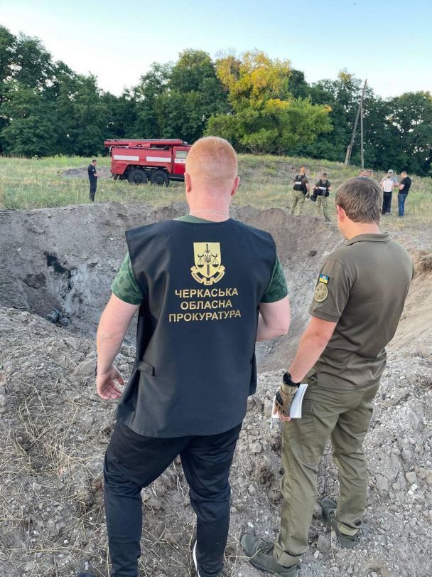 EmineDzheppar's tweet photo. On July 16, #Russian missiles hit rural areas in #Cherkasy region. Small agricultural farm was damaged as a result. The area of 1000 sq.m. burned down. No military infrastructure around. No other reason for the attack, but to terrorize Ukrainians because #RussiaIsATerroristState https://t.co/hnXn4jTfP7
