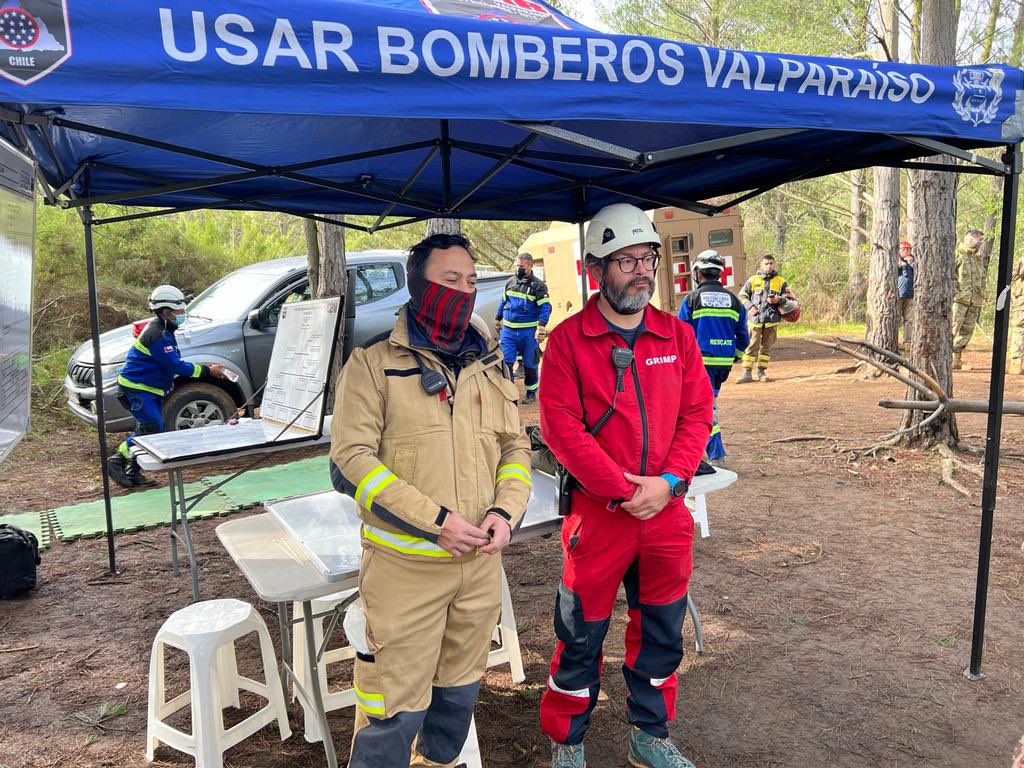 CBV1851's tweet photo. RESCATE | El día de hoy, distintas especialidades de rescate (USAR,GRIMP y otras instituciones) continúan con la búsqueda de el joven desaparecido en el sector del mirador salto del agua, esto en Placilla de Peñuelas. https://t.co/VImUiSkqCG