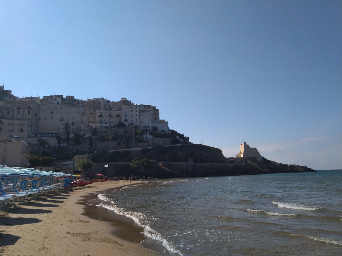 CanetriElisa's tweet photo. Leggere al mare
#Sperlonga #SimoneWeil #ViaggioinItalia @CastelvecchiEd #MiaCollezioneViaggiinItalia #LetturediEpinice 💦💙 https://t.co/oH0igZND7U