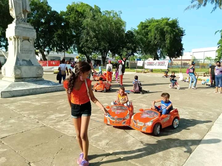 PartidoPCC's tweet photo. Color y alegría. Domingo feliz. Nada se compara con la satisfacción de verlos correr y reír y cantar en una tierra libre en la que son y serán siempre lo más importante. #Cuba #CubaPorLaPaz #CubaPorLaVida https://t.co/DF0M7KCXgS