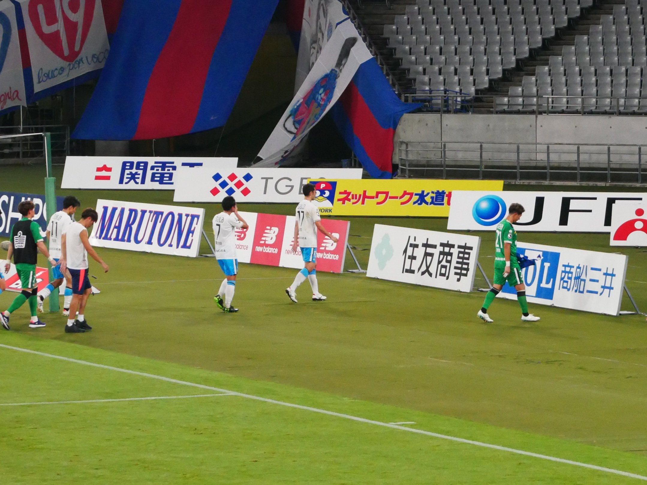 تويتر ぶっきー ٩ ϖ على تويتر 22 07 17 Jリーグ第22 節 Vsfc東京はん 試合後のゴール裏への挨拶 先頭で挨拶に向かった龍輝くん 本当強くてかっこいいなーと思ったよ ワイなら影に隠れたくなるもん ヤジに負けずに応援する 次勝とう ウナギ食べ