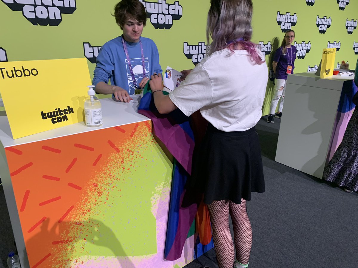 skepsimp's tweet photo. aa it was so cool to meet you @TubboLive after such a long time :DD https://t.co/D7EnKyBYkq