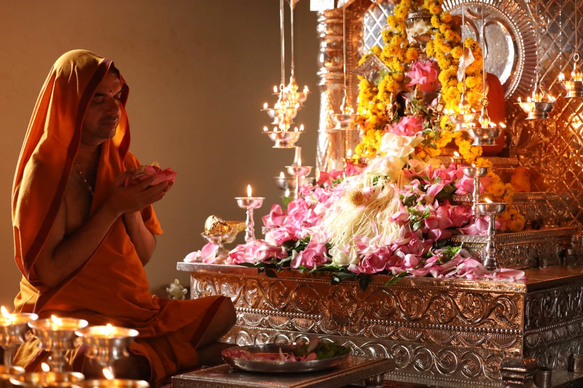 ShankaraPeetha's tweet photo. ಗುರುಕುಲ~ಚಾತುರ್ಮಾಸ್ಯ - ದಿನ 5

17-07-2022

#Gurukula_Chaturmasya #ಗುರುಕುಲ_ಚಾತುರ್ಮಾಸ್ಯ https://t.co/apGTp2r2fu