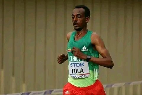 GamozoneC's tweet photo. በ18ኛው የዓለም አትሌቲክስ የወንዶች ማራቶን የፍፃሜ ውድድር አትሌት ታምራት ቶላ የወርቅ፣ አትሌት ሞስነት ገረመው የብር ሜዳልያ ለሀገራቸው አስገኝቷል፡፡ 
#WCHOregon22 
#Ethiopia 
#Gamozone https://t.co/7nRRsgn9QS