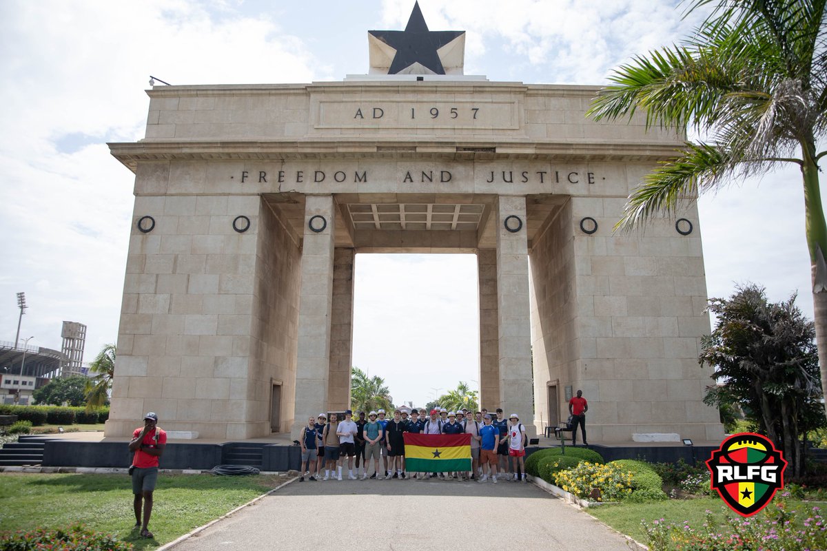GhanaRL's tweet photo. #weekendvibes 
 Behwe Gh making the Oxford lads experience a typical public transport known as "trotro" in Ghana 🇬🇭  and walking on the sunny streets of Accra.😜🤗
.
What an experience the team had.
#oxfordtoursgh #OURLFC @OURLFC https://t.co/Pa2mjDkgX1