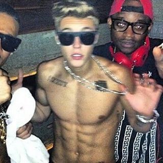rick_the_bizzle's tweet photo. When the picture is blur but you are JUSTIN BIEBER : A thread🧵 https://t.co/rR0KWtigbb