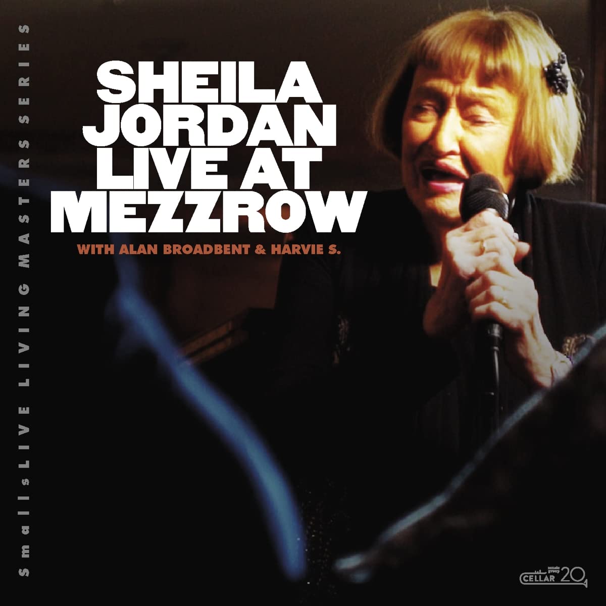 Vokal efsanesi Sheila Jordan'ın (93) albümü, Smalls firmasının karantina destekleriyle biriktirdiği bütçeden yayınlanan ilk albüm oldu.

Jazz vocal legend Sheila Jordan's new album 'Live at Mezzrow' is the debut recording in the newly launched SmallsLIVE Living Master's Series.