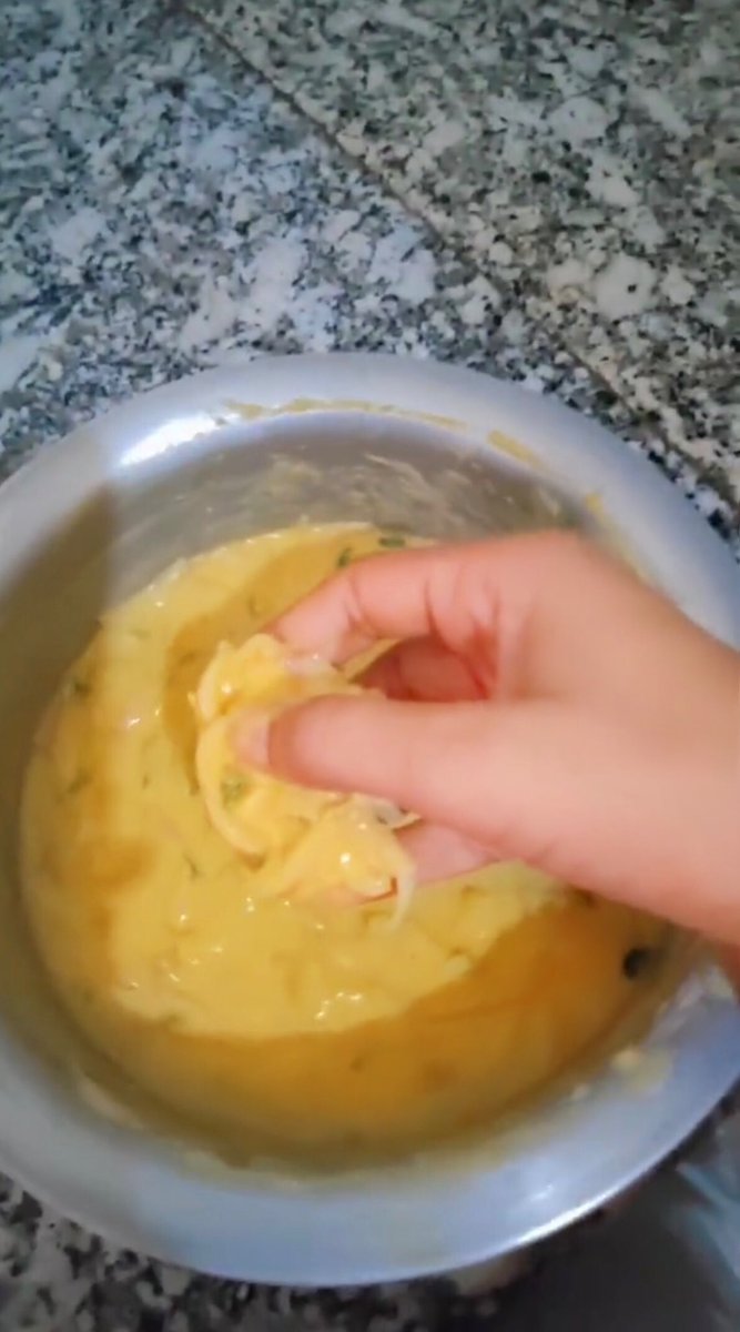 haseenaketweets's tweet image. Aaj mere hath✋ bhi peele ho jaynge dosto..😍

Besan ke pakode banane ja rahi 
Hoon.😅🤣

#Shagufta 
#pakode