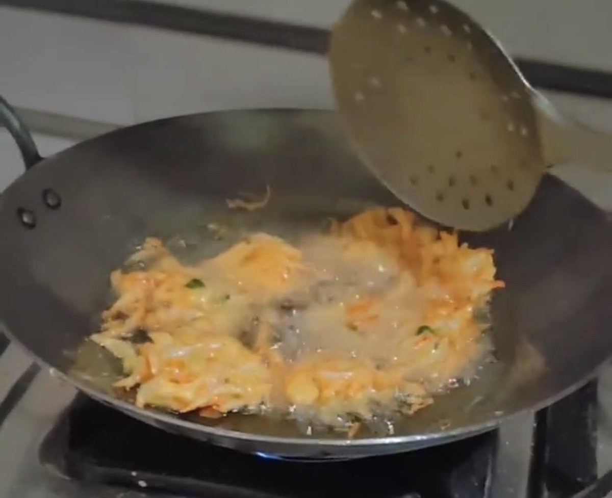 haseenaketweets's tweet image. Aaj mere hath✋ bhi peele ho jaynge dosto..😍

Besan ke pakode banane ja rahi 
Hoon.😅🤣

#Shagufta 
#pakode