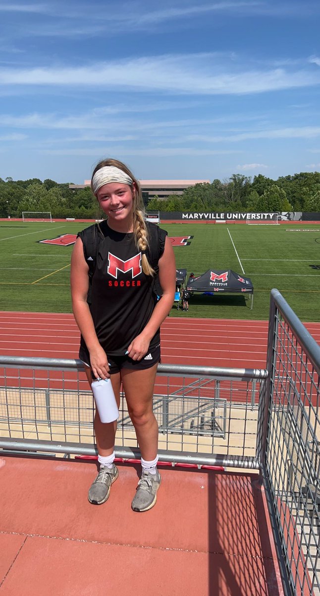 Had so much fun at <a href="/MUSaintsSoccer/">Maryville W. Soccer</a> ID camp. Thank you <a href="/lorichalupny/">LoriChalupny</a> for having me there and for an amazing experience.