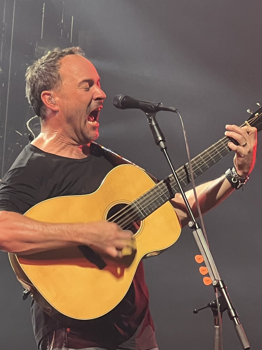 PhillySteph41's tweet photo. DMB is back in Camden! #DaveMatthewsBand #dmbcamden https://t.co/muYV9D0yrt