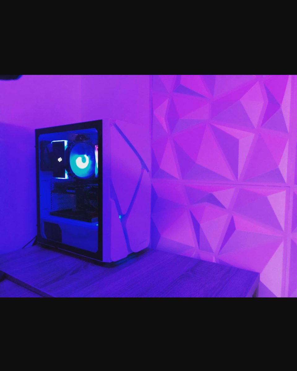danMcfloyd's tweet photo. Wir haben etwas umgebaut 😁🍀#computer #gameingpc #gaming #GamingSetup #Fortnite #valorant #XboxSeriesX #XboxGamePass #gamingroom #aquarium #fun #action #twitch #stream #streamgerman #twitchgerman #fortnitegerman https://t.co/5secaDDSxI
