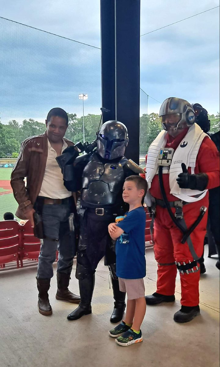 Bloodfin's tweet photo. Yesterday afternoon (7/16/22) the Bloodfin Garrison teamed up with @NDGgarrison , @MosEspaBase and Taakure Clan for the Kokomo Jackrabbits Star Wars Night.
#501stlegion #rebellegion #NothernDarknessGarrison #Taakureclan #MosEspaBase #StarwarsIndiana #KokomoJackrabbits https://t.co/MmBVKWHkCw