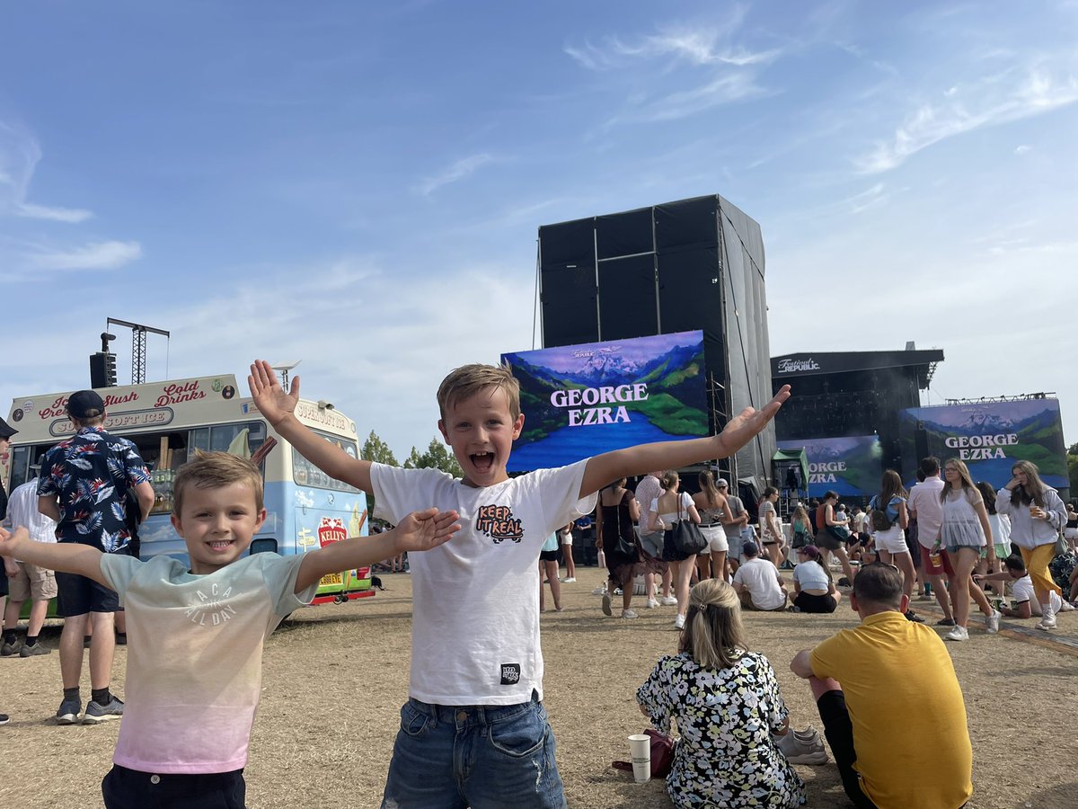 Jppmonkeyboy's tweet photo. Two very excited boys waiting for the main man #goldrushkid https://t.co/mD7Zbj8Cxq