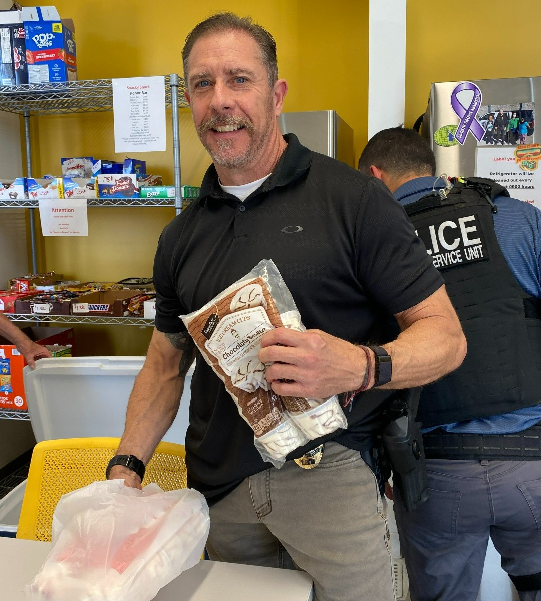 Goodyearpolice's tweet photo. Who doesn't love #NationalIceCreamDay! ๐จ Enjoy a delicious cold treat on this hot July day! "I scream, you scream, we all scream for ICE CREAM!" ๐ฆ Thank you Ron and Mary Nitti!
#Goodyearpolice
#July
#WeAreGoodyear
#GoodinGoodyear https://t.co/Ug3m1KZjvi