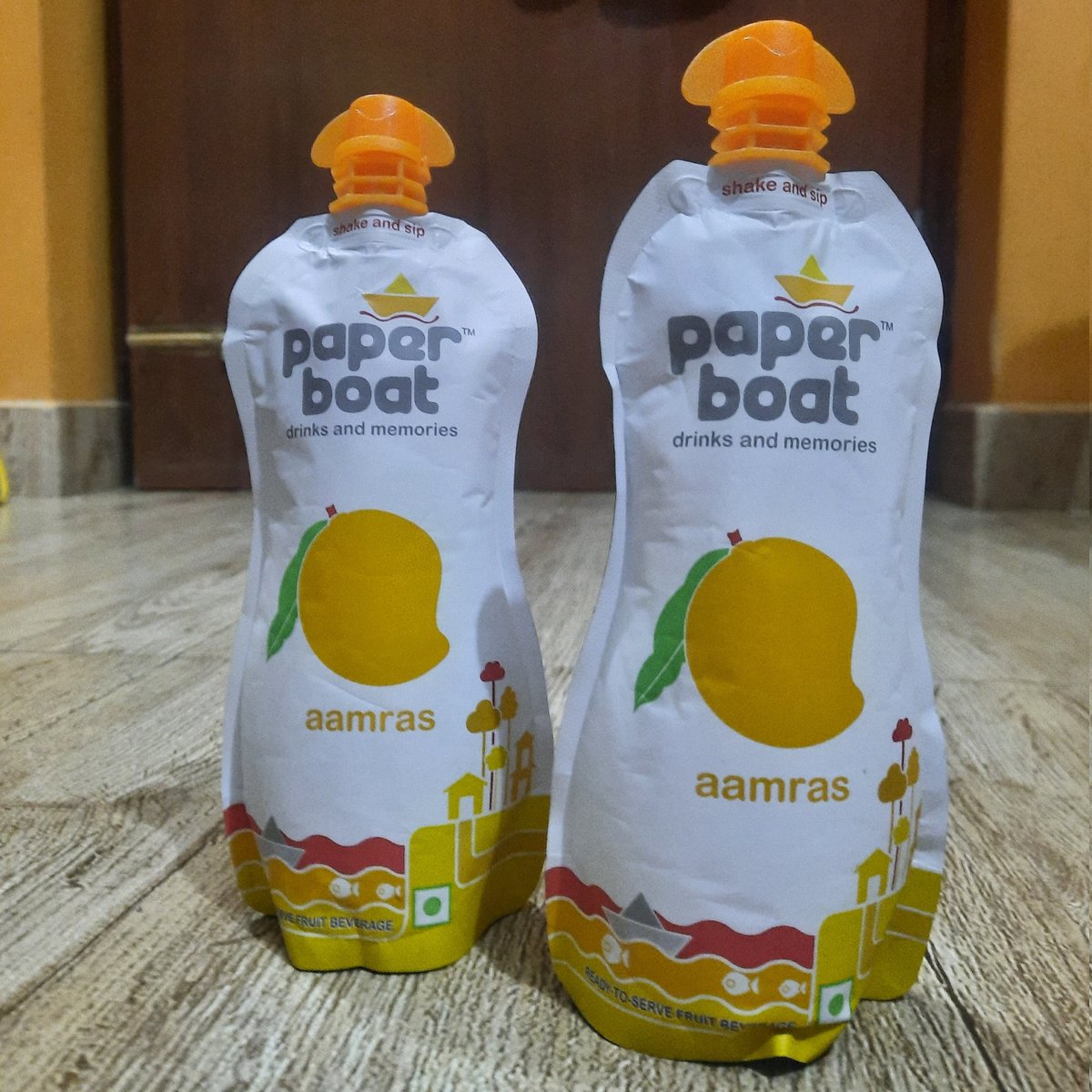 IndShweta's tweet photo. बचपन की यादों को फिर से बहाओ, बड़ी चटपटी है ये फिर से पिलाओ। 
#paperboat #nostalgia #childhoodmemories https://t.co/TJxNXShLCS
