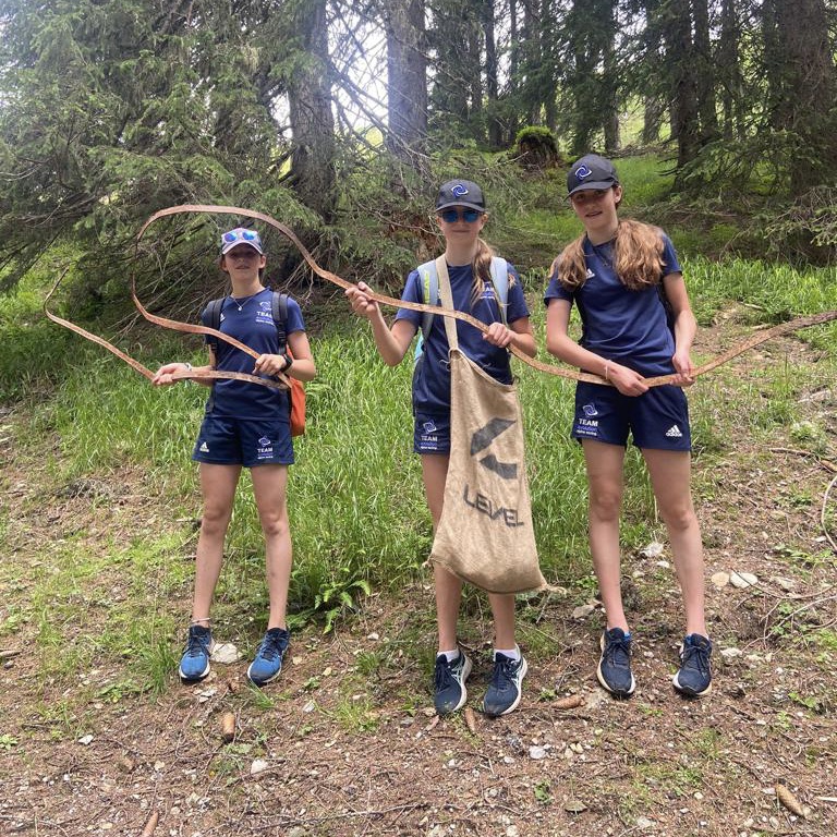 Litter picking day in Reiteralm
10 athletes and 4 trainers on the 12km hike to the top of the training slopes and back - we collected 6 bags full of rubbish! 😮
Thanks @teamevolutionracing for the great work! 

#levelgloves #sustainabilityprogram #respectmountain