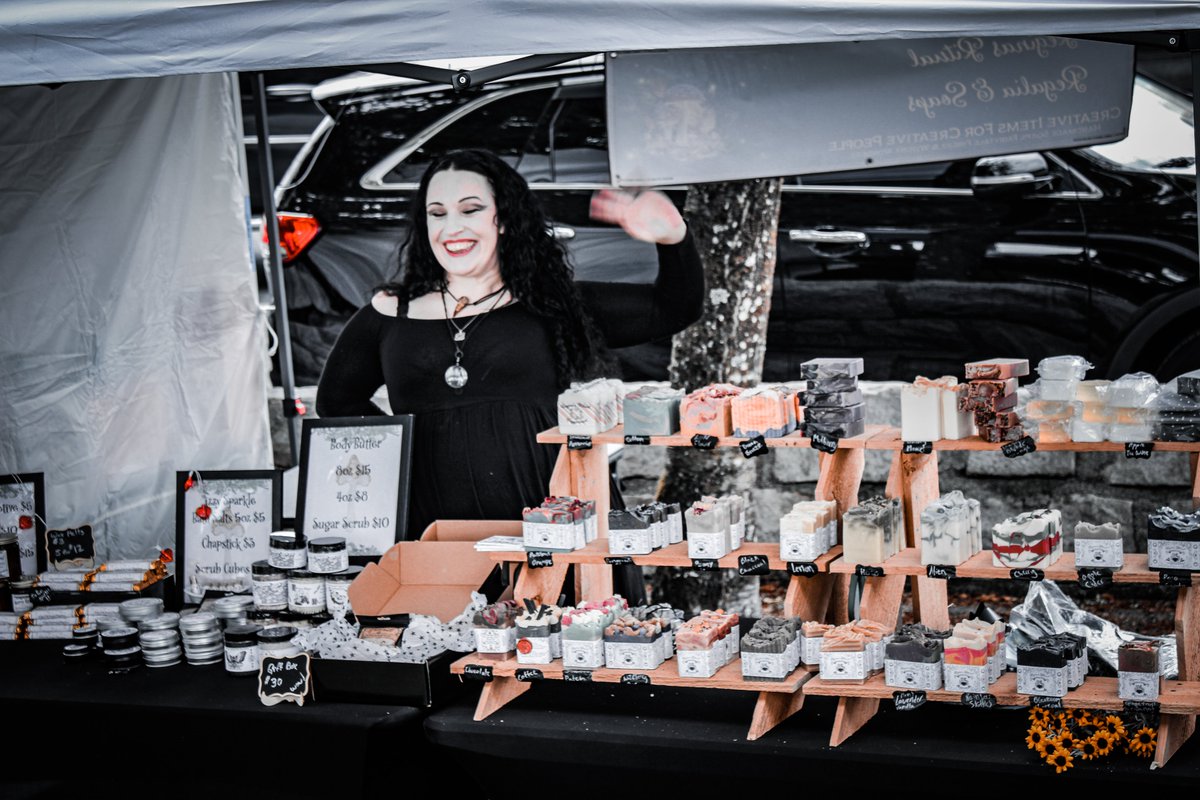 ReginasRitual's tweet photo. Goth Soap  @ Music Festival! It was a good day!

#goth #cottagecore #handmade https://t.co/0yJn9aUrDS