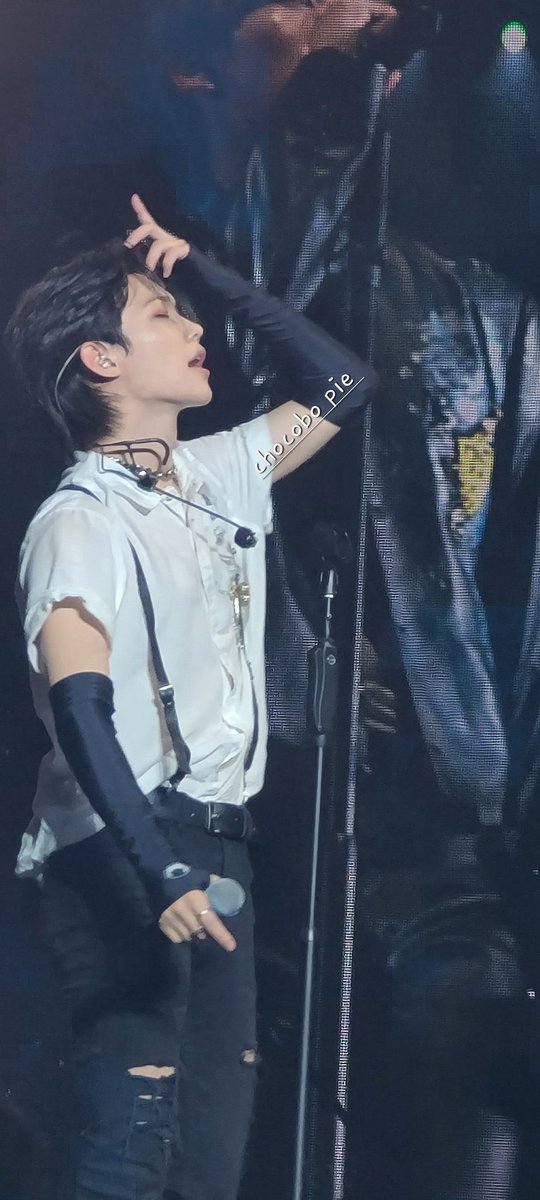 근데 정말 이번 투어 스타일링 누가 했는지..갠적으로 이 두개는 미친듯이 사랑함..오타쿠 취향 간파 당했어 🐈‍⬛마이캣이즈락스타 ♡.♡