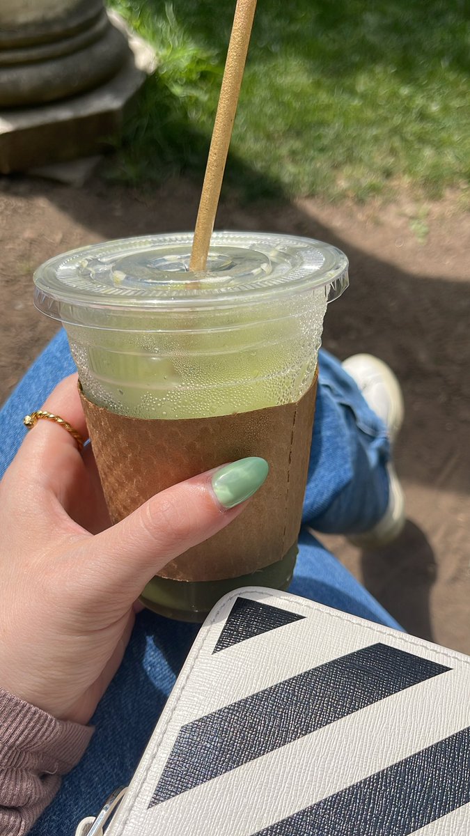 juju1894's tweet photo. Just bought a $9 matcha and it’s the worst $9 I have ever spent. https://t.co/QLmAjIWvtq