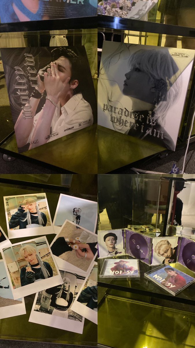 hwangprince_320's tweet photo. 작년 럭드 1등 뽑으면 받을 수 있던 LP판이 전시돼 있었는데 그림의 떡😭 그래도 쪽냥즈 화보집부터 폴라로이드와 쥬얼 앨범 등등으로 꾸며진 유리 테이블❤️ 그 중 맥북을 이용한 사진 촬영이 최고❣️친언니랑 스테이분들과 사진 찍으면서 좋은 추억 남겼어요!

#cloffysocialclub2
#우리가_그렇게_쪽냥 https://t.co/SncrZOsBsm