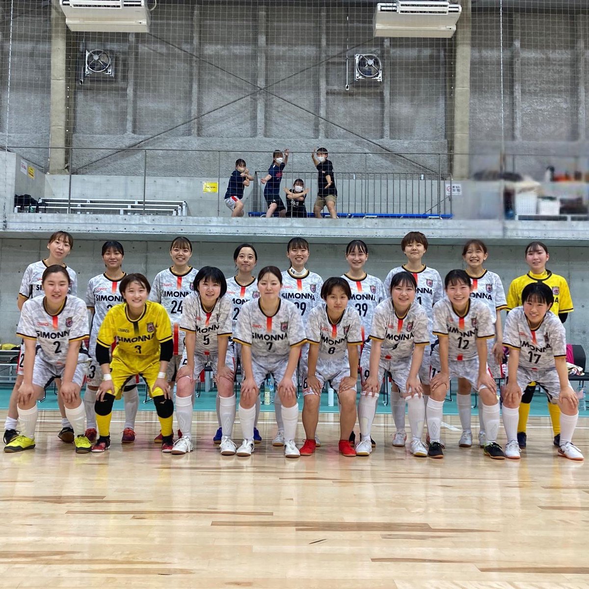 AueSimonna's tweet photo. 7/17(日)
【愛知県フットサルリーグ女子　第3節】
結果
vs Drache Leaさん
2-2 【引き分け】
2点先制をされた状態でも諦めず、引き分けに持っていけた点は良かったと思います！次節は勝てるよう、練習に励みます🔥
リーグ関係者の方々、ありがとうございました🙇‍♀️ https://t.co/LKCzOLqGJw