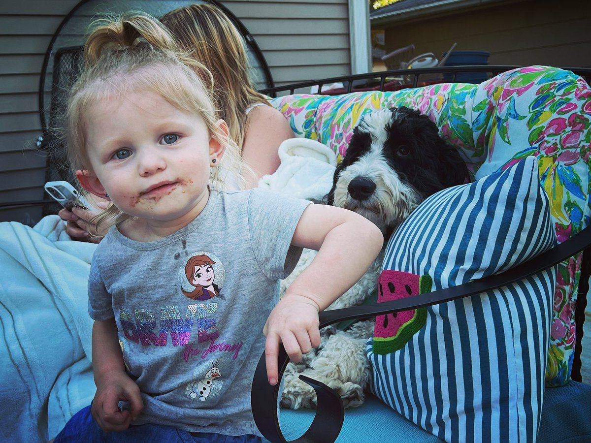 Some days, even though the world is falling apart, there’s this. (I’m way behind on posting this from at least one weekend ago…the date isn’t important…) 

#greatnieces #FoundOnAncestry #summerweekends #latergram