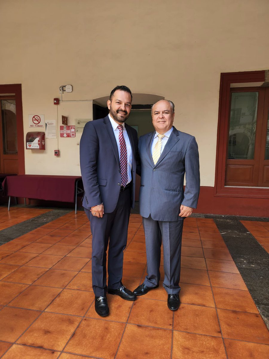 ivanfvallejo's tweet photo. Conversando el maestro Javier Perlasca Chávez aspirante a presidir la @CEDHJ #ExperienciayAcademia https://t.co/Fgl0au9yE5
