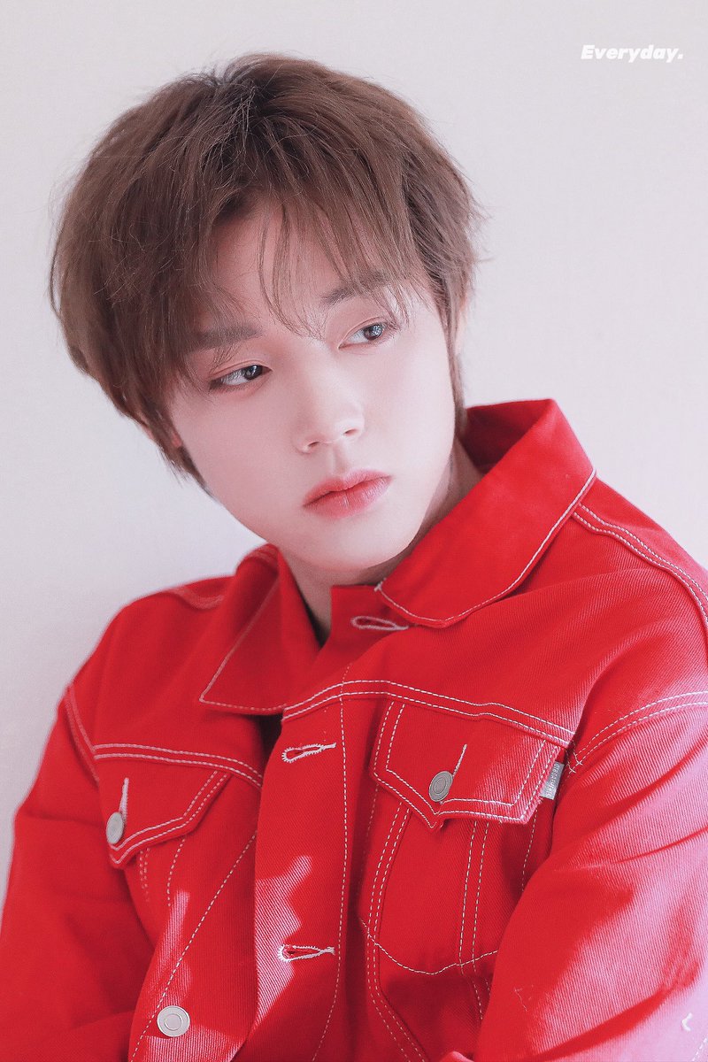 Everyday_529's tweet photo. 211212 PHOTOBOOK 비하인드
⠀
#PARKJIHOON #박지훈 https://t.co/zZz42XSVuV