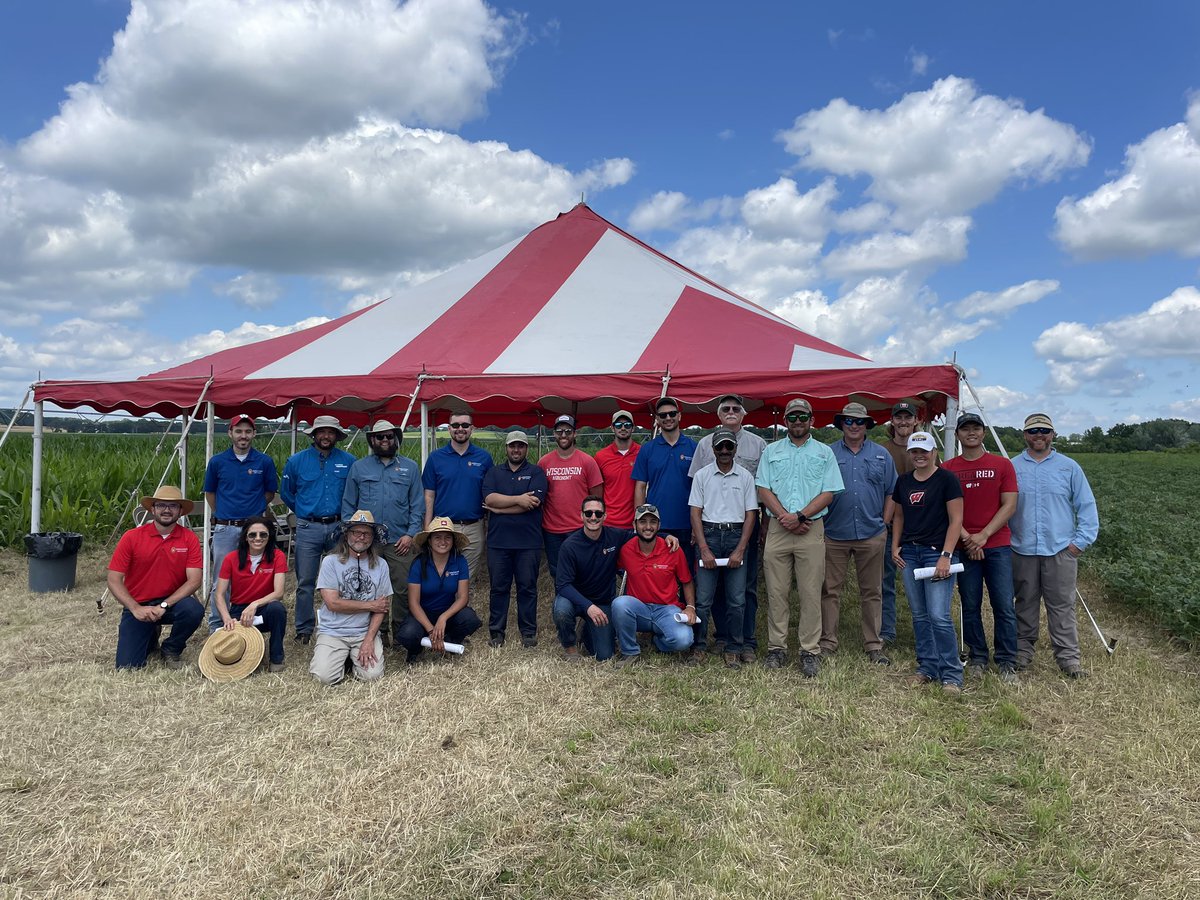 WiscWeeds's tweet photo. Last week the #WiscWeeds program hosted our @SyngentaUS colleagues during their soybean tour across the Midwest. 

It was a great opportunity to showcase our research, network, &amp; learn more about what is happening in the industry! Thanks for stopping by! https://t.co/51oJceTXyr