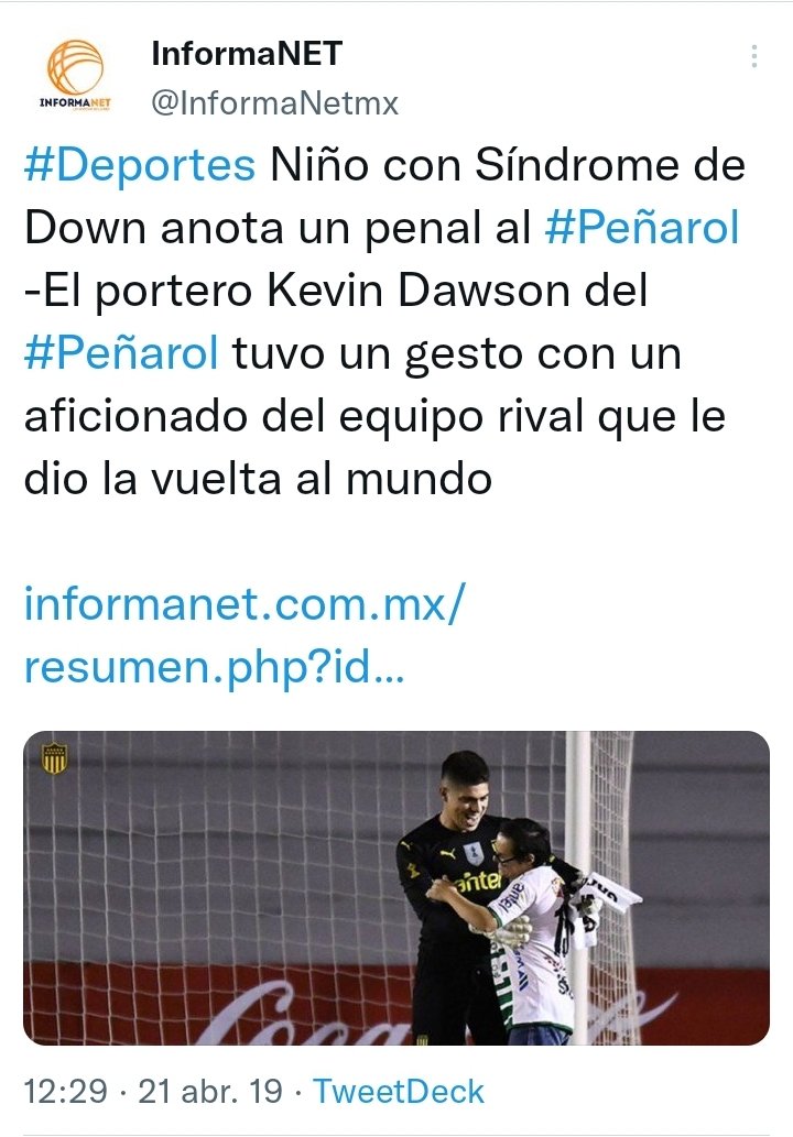 JuanPonte15's tweet photo. Acá Kevin no pensó si había cámaras filmandolo, no hubo backstage, pre, ni post-producción.. 
Acá sí que hubo amor puro y del bueno!!! 
Siempre del lado Kevin Dawson y Peñarol de la vida!!!! https://t.co/gf8AkhVh6n
