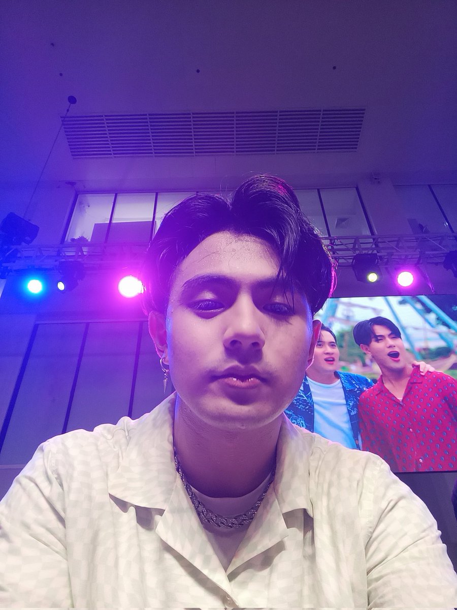 celyncuteXD's tweet photo. Sya tlga unang bumihag ng puso ko sa bgyo ππ nang dahil sayo kaya mas lalo akong nababaliw sa bgyo. Buti nalang tlga baliw baliw mama ko sa inyo, pero mukhang nahawa ako π @bgyo_ph @BGYO_JL #BGYO
#BGYO_TumitigilAngMundo #BGYOBestTimeWithSprite https://t.co/PC9ekOnEeQ