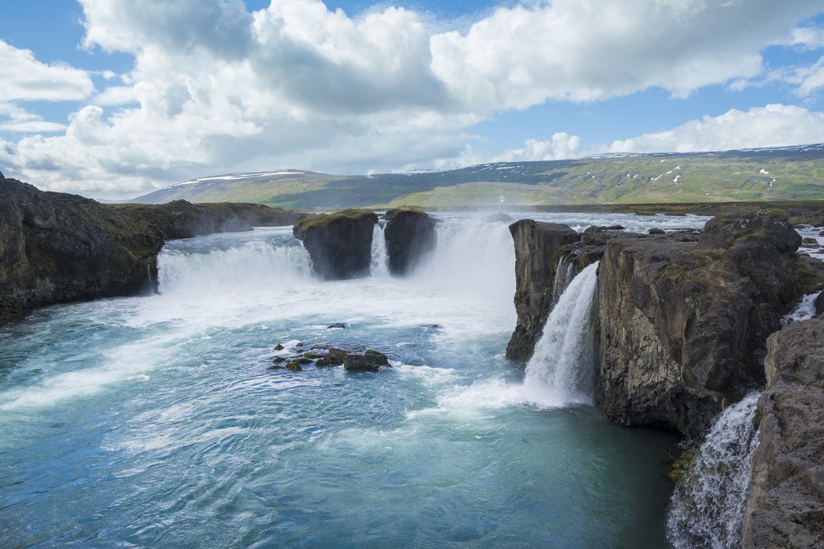 HotelEdda's tweet photo. Fátt er fallegra en fossar Íslands. Þekkir þú þennan foss? https://t.co/o9SqEzOHd8