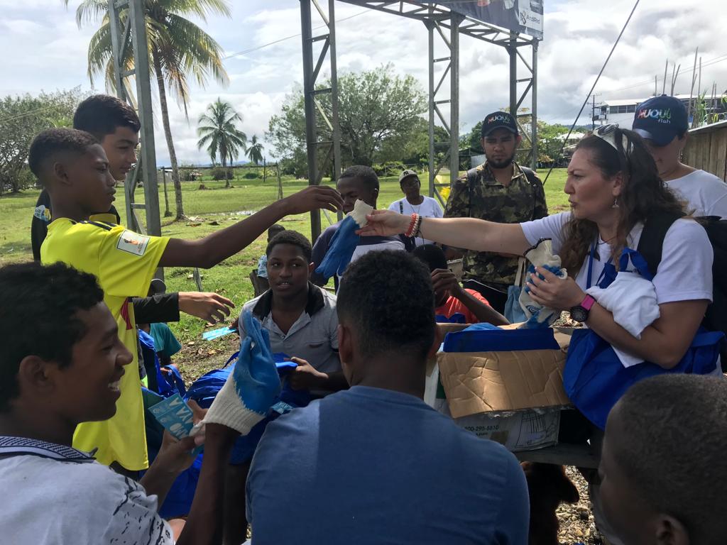 ApecsColombia's tweet photo. Con jornada de limpieza de playas en Nuquí, Chocó (Colombia). Inicia evento "Teleconexiones del trópico colombiano con la Antártica"🇨🇴🇦🇶🐋☀️🐧🌬🌎❄☃️, nuestros niños los grandes protagonistas  @ApecsColombia @Polar_Research @REoceancom @CCO_Antartica @Dimarcolombia @WWFColombia https://t.co/SpE9F1s4K5