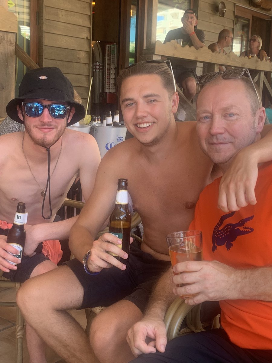 Redmick47's tweet photo. @toby_mitchell01 @jackocunny20 Drinking in Benners with the county massive 🙄 https://t.co/JDfGE4mFCB