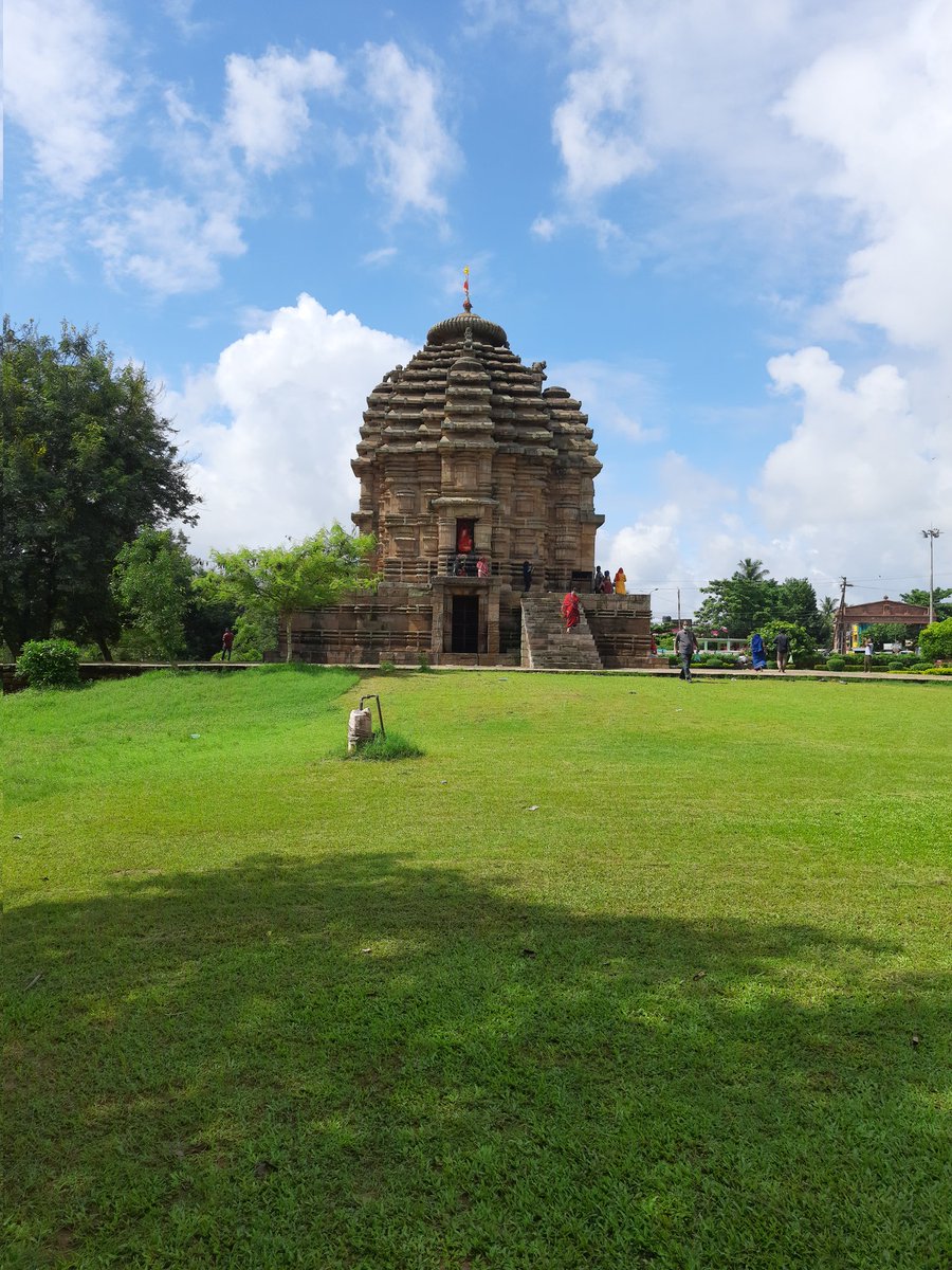 Senapatibaishu's tweet photo. AICTE INTERNSHIP DAY-02(17/7/2022)
Jal Dharohar Sanrakshan
Team: Odisha University of Technology and Research, Bbsr
Visited the assigned site, i.e, Bhaskareswar Temple and captured the beauty of the cultural site and made an observation about the water body.
#MissionAmritSarovar https://t.co/MAK2kx6rlk