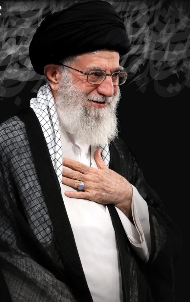 fat_frz's tweet photo. سینه ی خود را شکافتم، به هر جای آسمان رفتم این سید (خامنه ای) را دیدم. باید قنبر حضرت خامنه ای کبیر بود.
#لبیک_یا_خامنه_ای https://t.co/fc5WOxj3P7