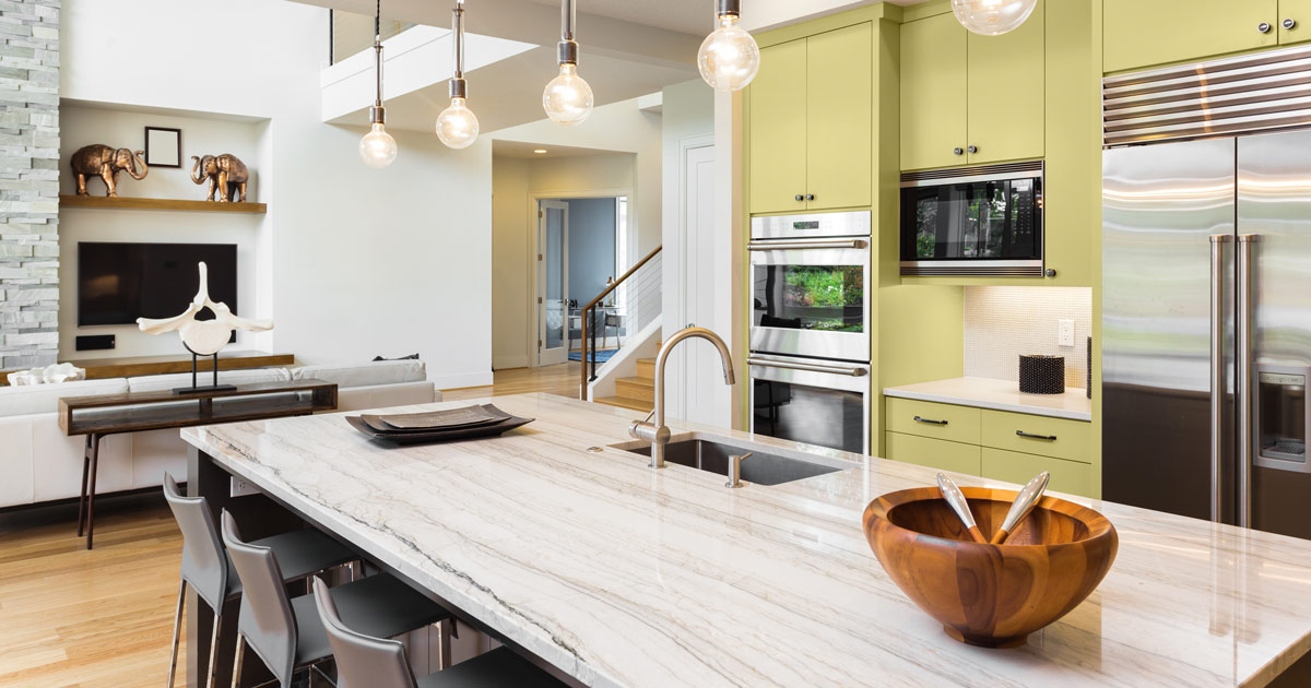 DiamondVogelPro's tweet image. Painted cabinetry can give kitchens that fresh and updated look. We’d like to share some of our favorite kitchens to inspire your clients: l8r.it/RMUG

#Yellow #YellowCabinets #KitchenInspo #kitchens #kitchendesign #kitchengoals #kitchenremodel #kitchencabinets