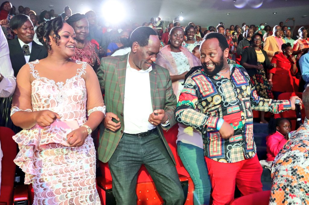 TheMCSK's tweet photo. Amazing performance by the award-winning Gospel singer @DrMbuvi, popularly known for his hit song "Kwata Kawaya"yesterday during the #InukaAtOne Anniversary Concert Celebrations dancing alongside with our CEO @EzekielMutua https://t.co/lfihZn7X5z