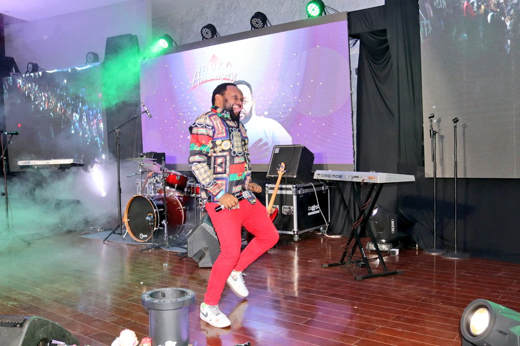 TheMCSK's tweet photo. Amazing performance by the award-winning Gospel singer @DrMbuvi, popularly known for his hit song "Kwata Kawaya"yesterday during the #InukaAtOne Anniversary Concert Celebrations dancing alongside with our CEO @EzekielMutua https://t.co/lfihZn7X5z
