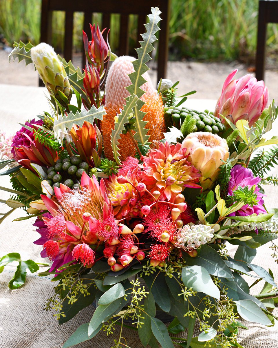 DianaR_Resendiz's tweet photo. Just reflecting on a beautiful Saturday gathering ππ·π½πΌπΏ
#californiaproteaassociation #alfrescobrunch #fabulousfloral #savoryfood #farmerfriends #protea #farmtotable #blogtofollow #cagrown https://t.co/9BHzzKZ6b8