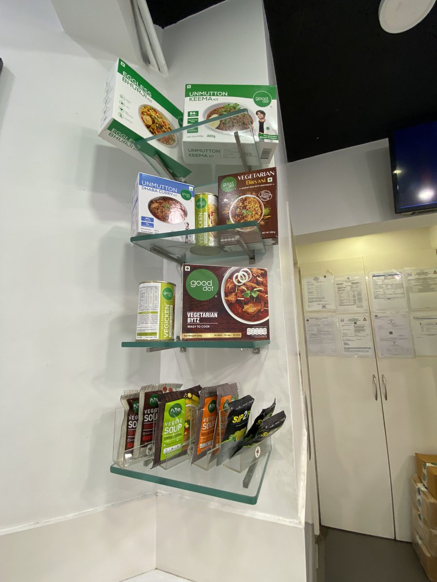 quirky_ankita's tweet photo. Amazing vegan food options in Bandra Carter Road @gooddotofficial , first time for me but wont be last. Impressed by variety and taste ! They offer food tasting for free !
#gooddot #vegan #bandra #mumbai #eat #food #vegetarian #plantbased https://t.co/bOK4DLFBn4